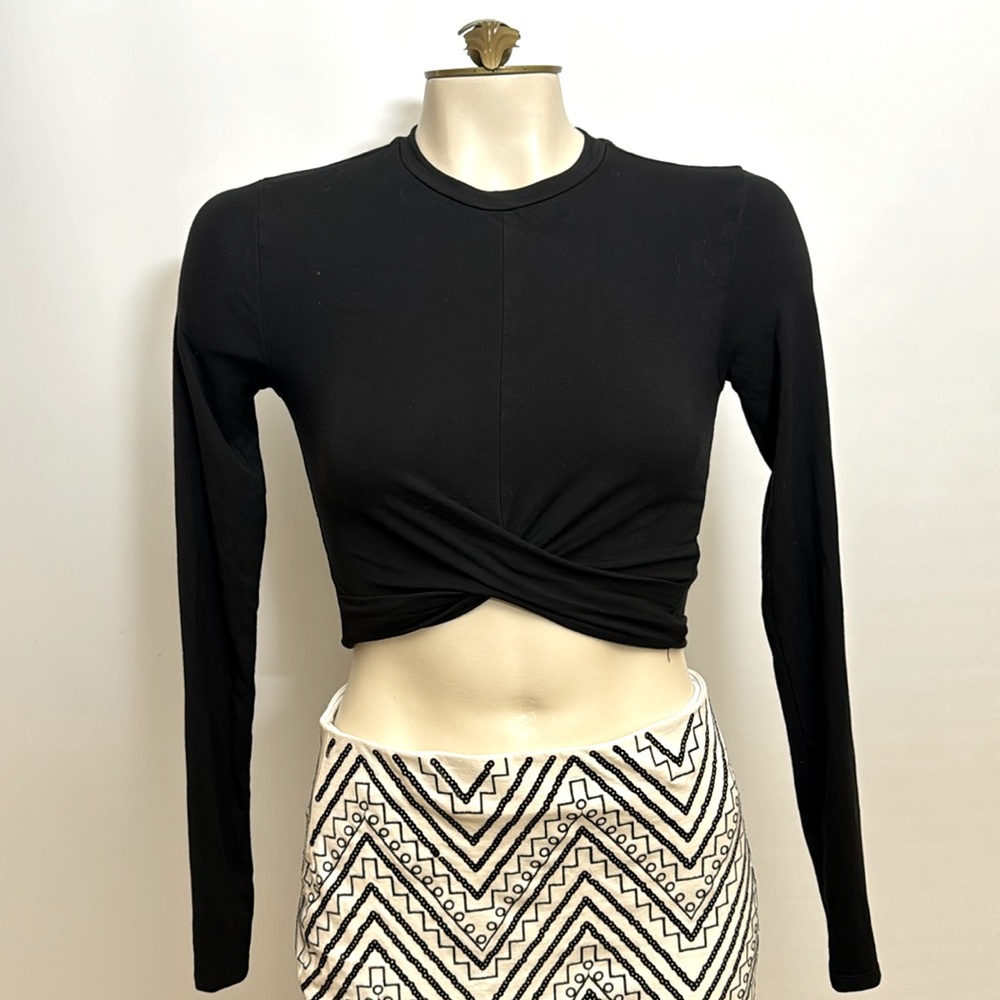 Divided by H&M black crop top